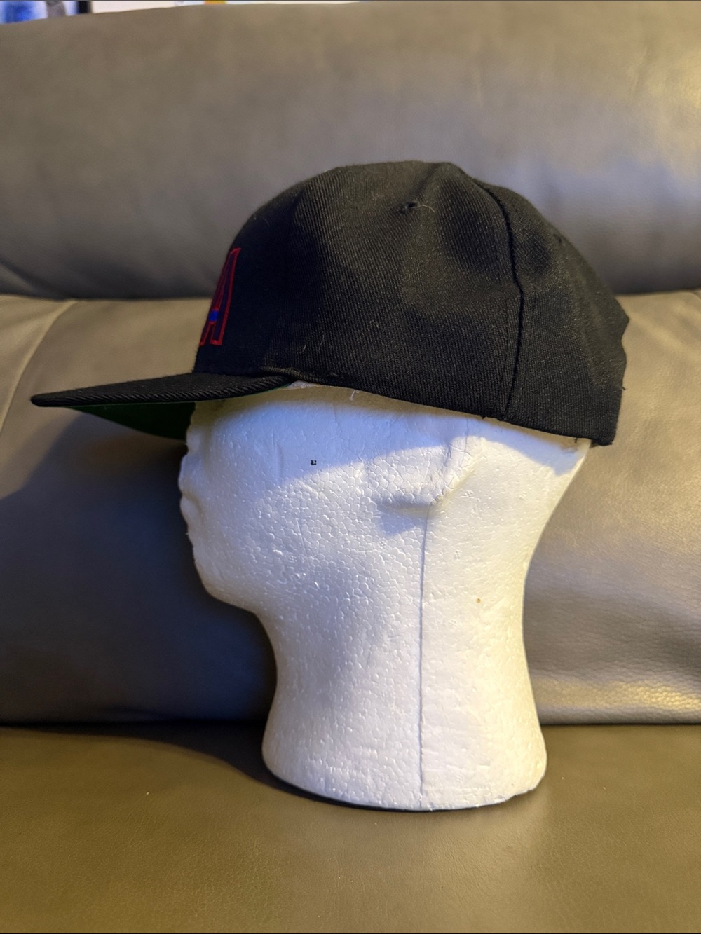 Vintage 90’s NBA Black Snapback Hat with Red & Blue Embroidery - Picture 4 of 7